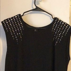 Detailed shoulder T-shirt